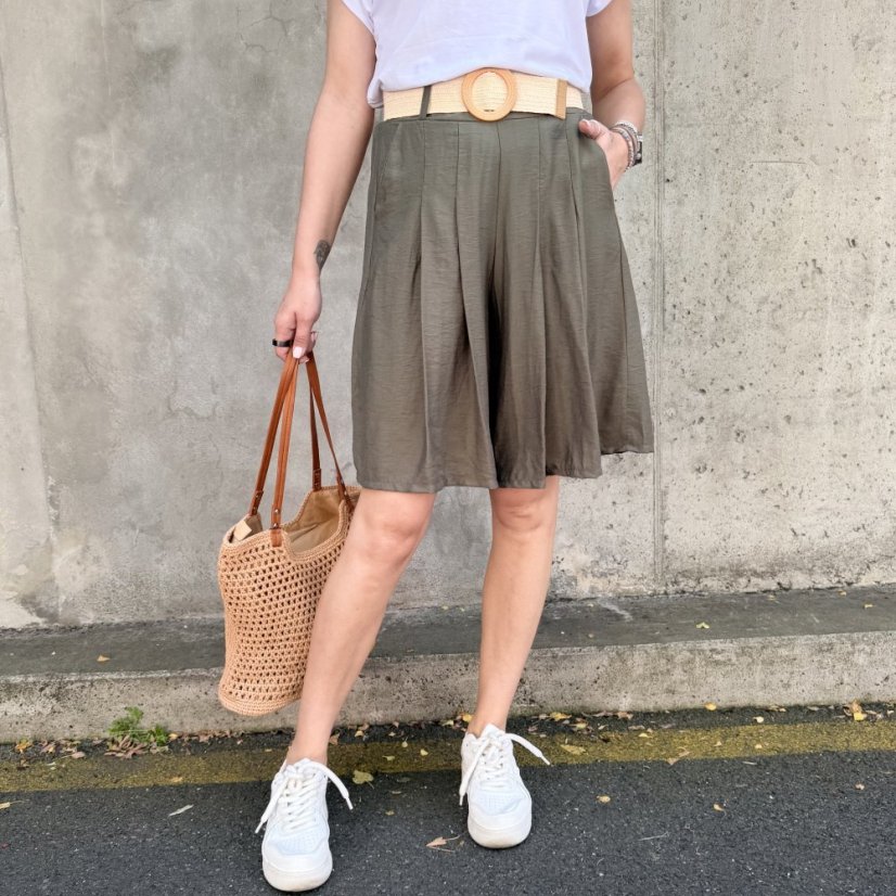 Khaki stylové bermudy se sklady a elastickým páskem SANDY