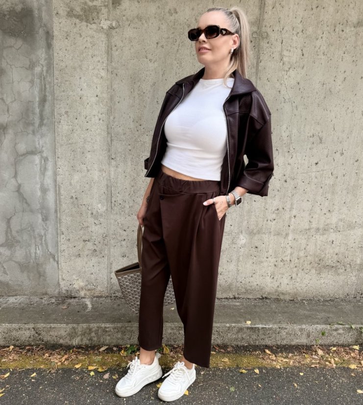 Čokoládově hnědé stylové kalhoty s překladem LUX LYRA