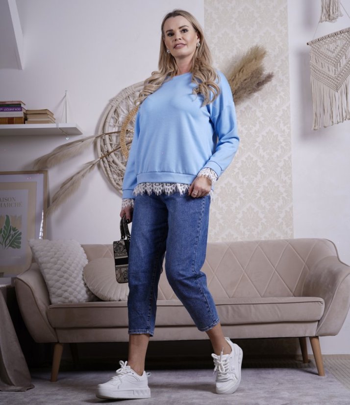 Světle modrá mikina z máslového materiálu zdobená krajkou QUEEN