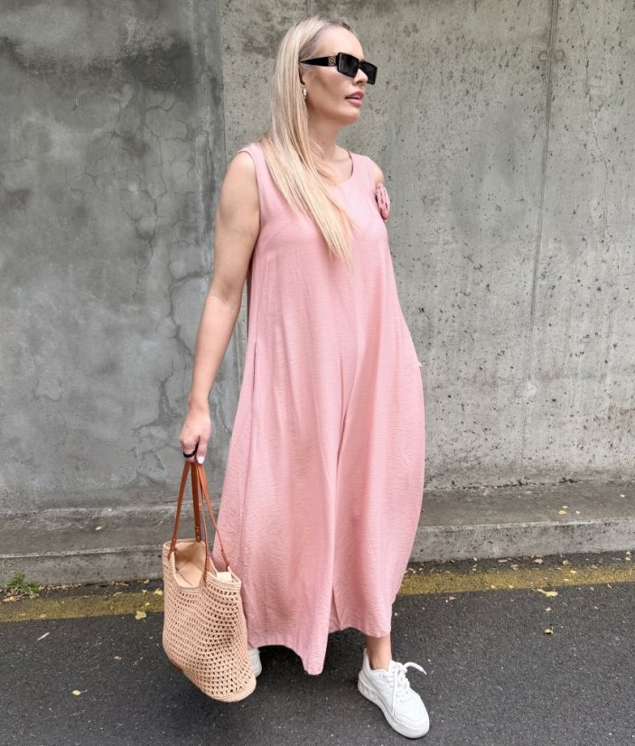 Starorůžový vzdušný overal s broží BELLE ROSE