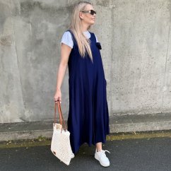 Tmavě modrý vzdušný overal s broží BELLE ROSE