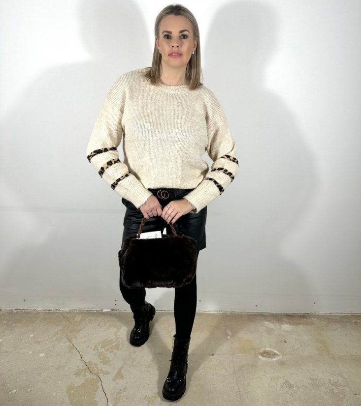 Béžový heboučký svetr LEO