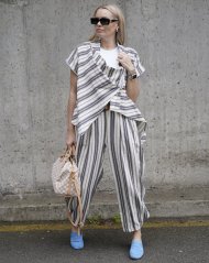 Krémová souprava s proužkem balónové kalhoty a pončová vestička PINCH STRIPES