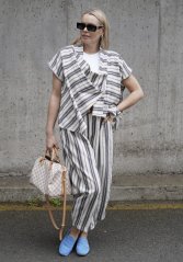 Krémová souprava s proužkem balónové kalhoty a pončová vestička PINCH STRIPES