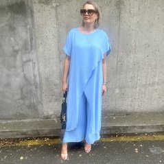 Světle modrá elegantní souprava asymetrická halena a široké kalhoty AFRODITE